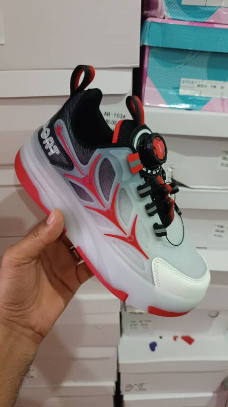 کفش اسکیتی سایز بزرگ